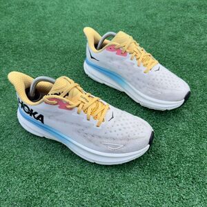 HOKA ONE ONE CLIFTON 9 - Women’s Running Shoes - SIZE 9.5B